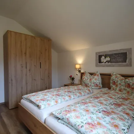 Schlossmayr Apartman *